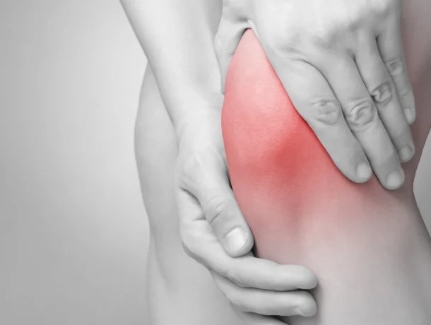 Woman suffering from knee pain